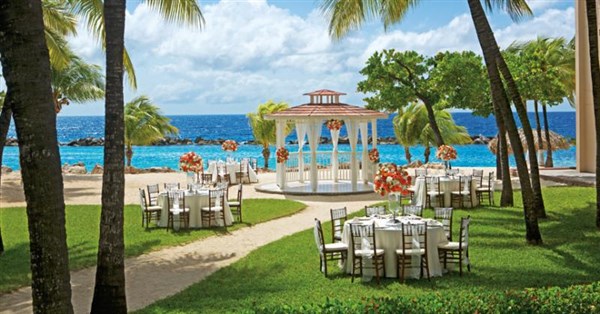 Sunscape Curacao Resort, Spa & Casino zahrada s altánkem | Sunscape Curacao Resort, Spa & Casino