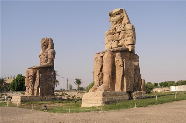 EGYPTSKÉ CHRÁMY – PLAVBA PO NILU memnonovy kolosy | EGYPTSKÉ CHRÁMY - PLAVBA PO NILU