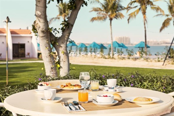 BM Beach Resort (ex Bin Majid resort) snídaně venku | BM Beach Resort (ex Bin Majid resort)