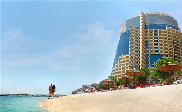 Khalidiya Palace Rayhaan by Rotana pláž s hotelem | Khalidiya Palace Rayhaan by Rotana