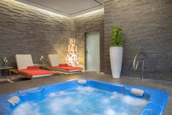 Amwaj Rotana Jumeirah Beach Dubai welness vířivka | Amwaj Rotana Jumeirah Beach Dubai
