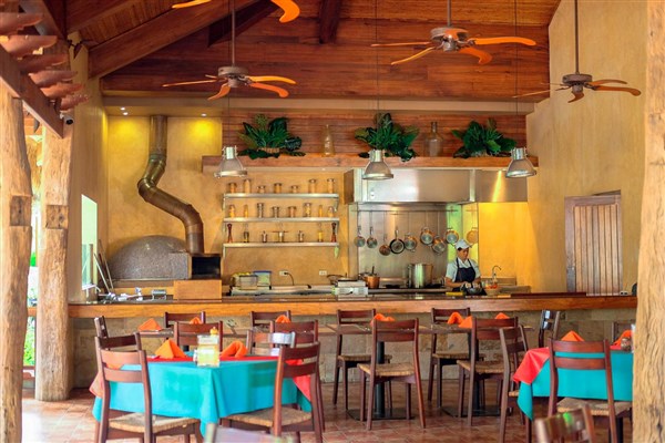 Bluewater Maribago Beach Resort bar | Bluewater Maribago Beach Resort