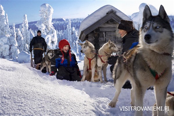 Laponsko - Polární záře v Igloo