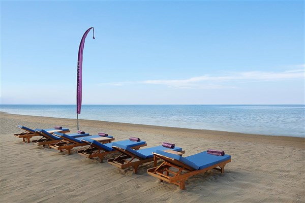 Mercure Resort Sanur pláž s lehátky | Mercure Resort Sanur