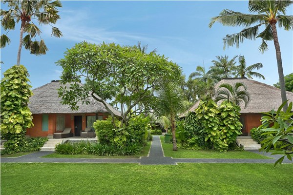 Legian Beach Hotel