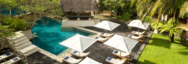 Puri Santrian bazén s lehátky | Puri Santrian