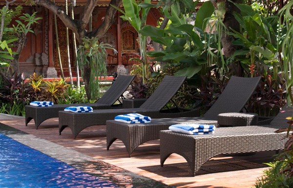 Nesa Sanur Hotel lehátka u bazénu | Nesa Sanur Hotel