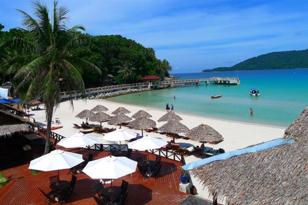 Bubu Island Resort pláž a slunečníky | Bubu Island Resort