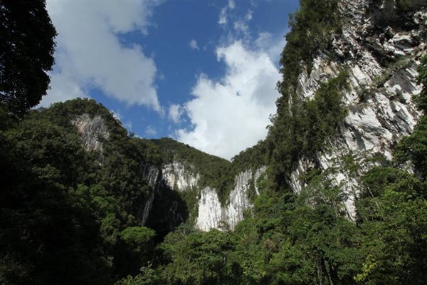 OKRUH BORNEO SARAWAK skály | OKRUH BORNEO SARAWAK