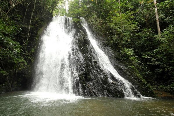 OKRUH BORNEO SARAWAK vodopád | OKRUH BORNEO SARAWAK
