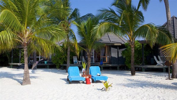 Kuredu Island Resort lehátka u plážové vily | Kuredu Island Resort