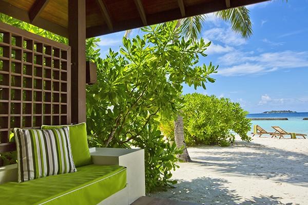 Kurumba Maldives posezení na pláži | Kurumba Maldives