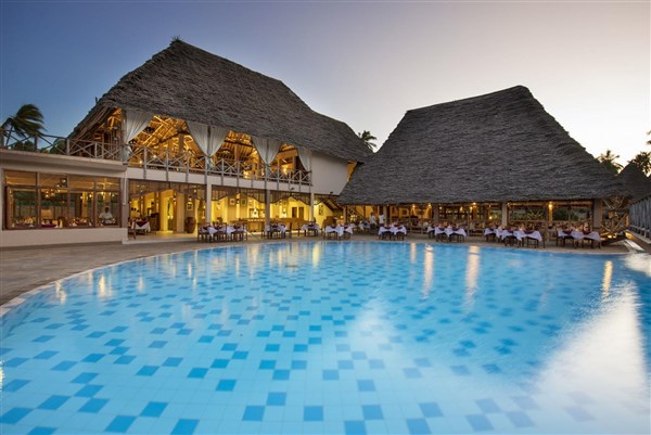 Neptune Pwani Beach Resort bazén a hotel | Neptune Pwani Beach Resort