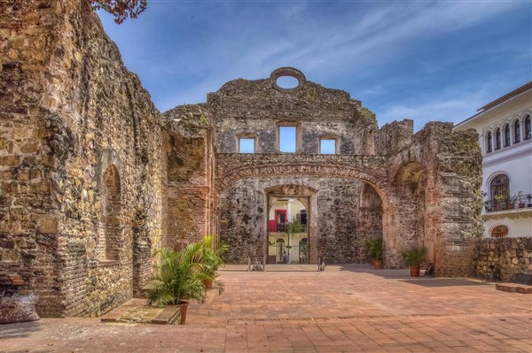 VELKÝ OKRUH PANAMOU zřícenina | VELKÝ OKRUH PANAMOU