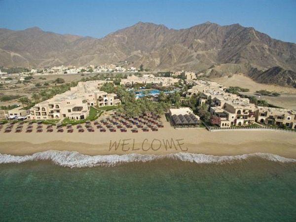 Miramar Al Aquah Beach Resort Fujairah pláž s lehátky | Miramar Al Aquah Beach Resort Fujairah