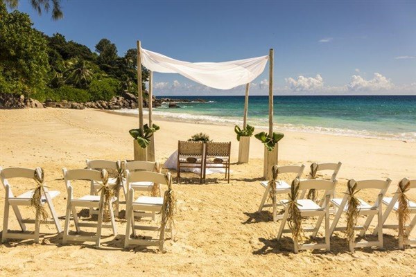 Carana Beach Hotel
