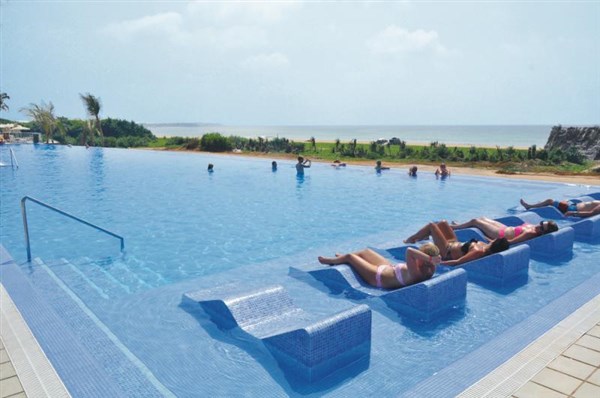 RIU Sri Lanka bazén | RIU Sri Lanka