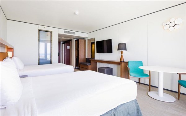 Sonesta Maho Beach Resort & Casino