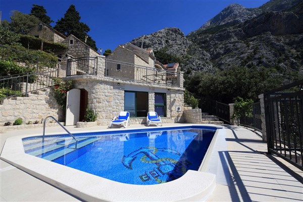 Country House Dalmatian Stone
