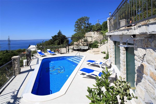 Country House Dalmatian Stone