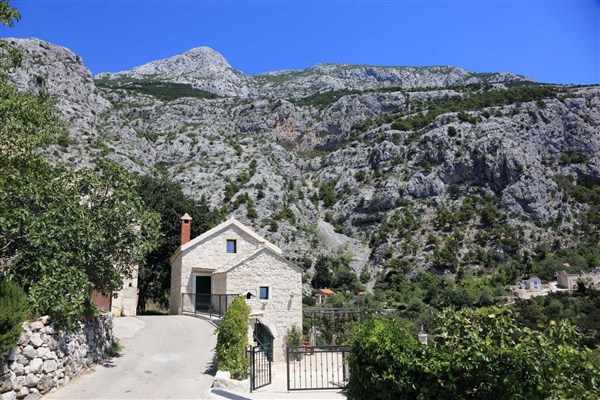 Country House Dalmatian Stone