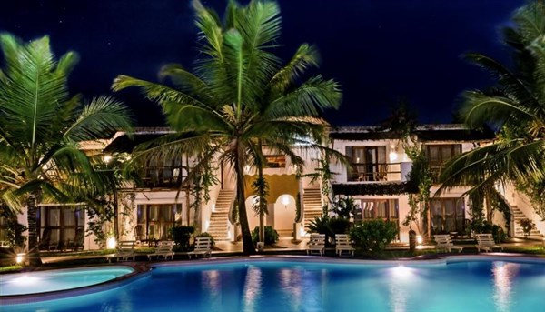 My Blue pohled na bazén a hotel | My Blue