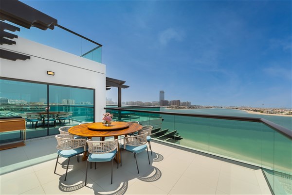 Taj Exotica Resort & Spa The Palm Dubai posezení na balkonu pokoje | Taj Exotica Resort & Spa The Palm Dubai