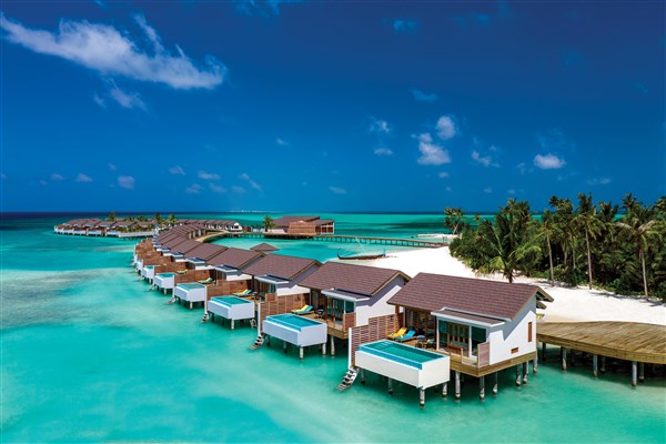pohled na vodní vily s bazénem | Atmosphere Kanifushi Maldives