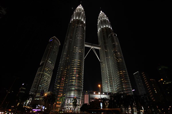 OKRUH MALAJSIÍ dvoj mrakodrap | OKRUH MALAJSIÍ