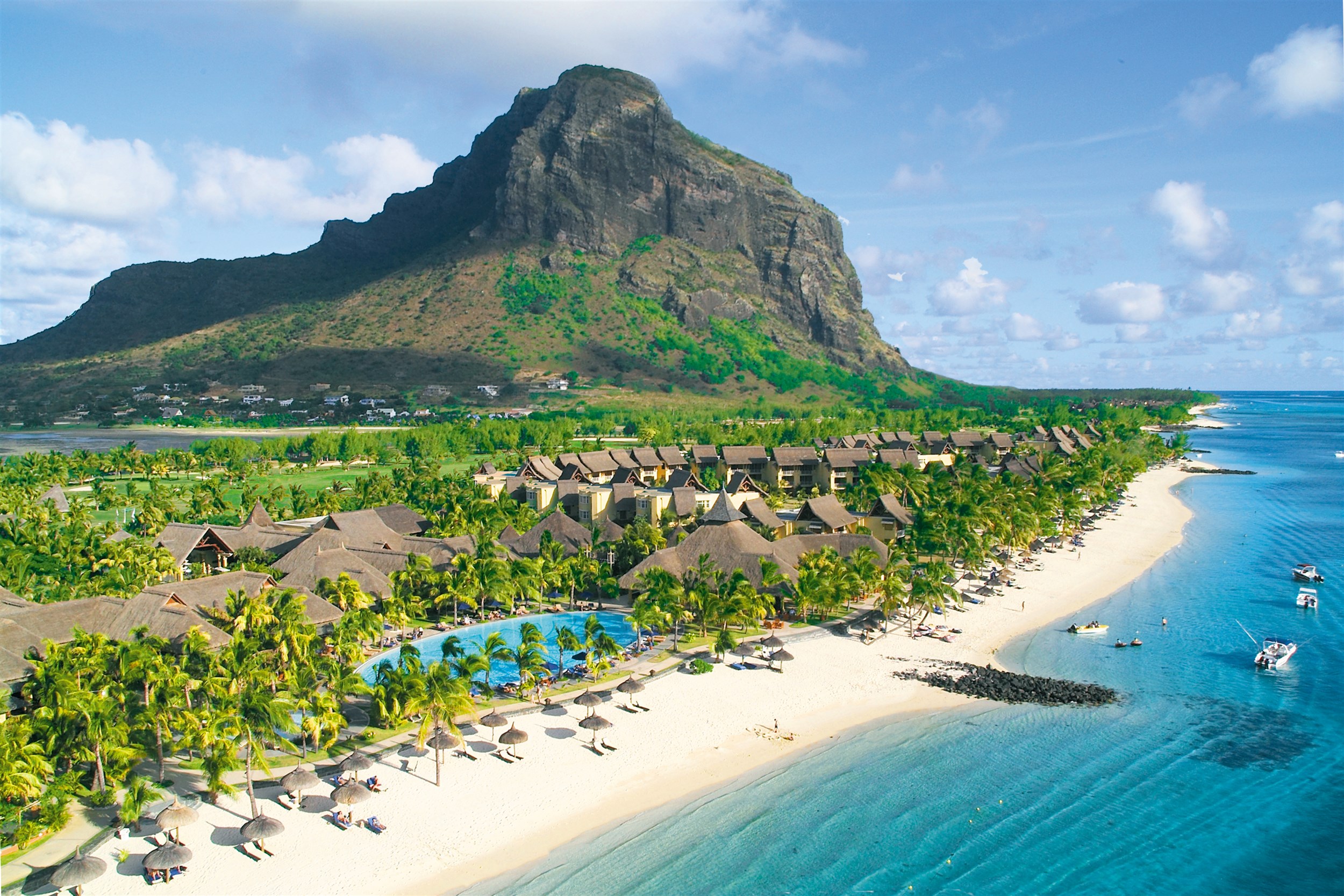Paradis Beachcomber Golf Resort & Spa