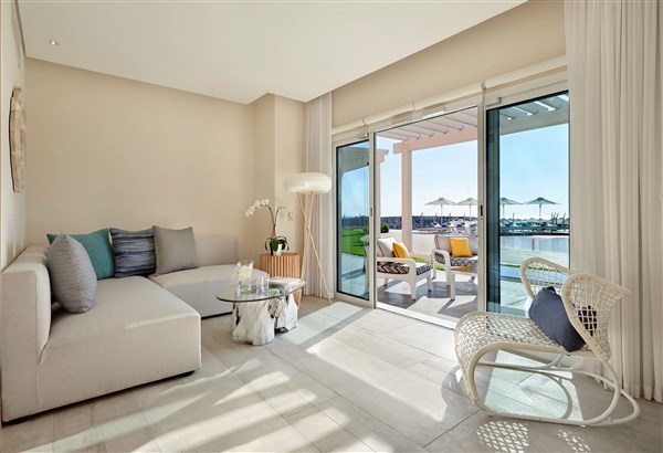 Fairmont Fujairah Beach Hotel obývací pokoj v pokoji | Fairmont Fujairah Beach Hotel