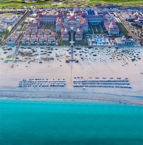 Rixos Premium Saadiyat Island pohled z výšky na pláž a hotel | Rixos Premium Saadiyat Island