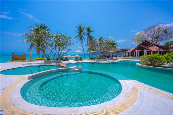 Chaweng Regent Beach Resort bazén u pláže | Chaweng Regent Beach Resort