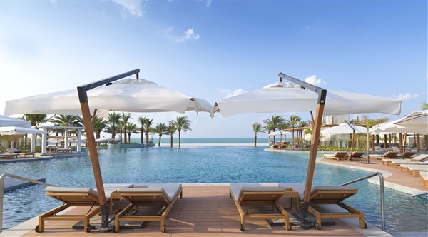 InterContinental Ras Al Khaimah Mina Al Arab Resort bazén s lehátky | InterContinental Ras Al Khaimah Mina Al Arab Resort