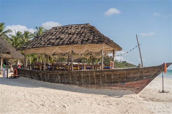 Kiwengwa Beach Resort loď na pláži | Kiwengwa Beach Resort