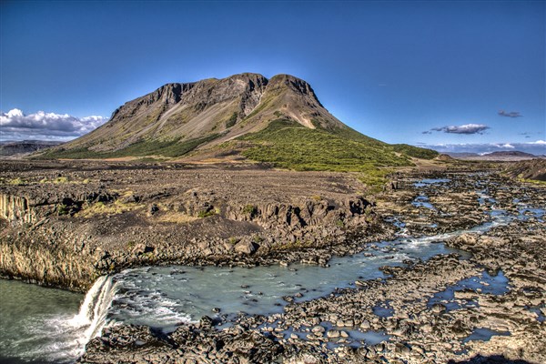 Země ohně a ledu hora s vodopádem | Země ohně a ledu