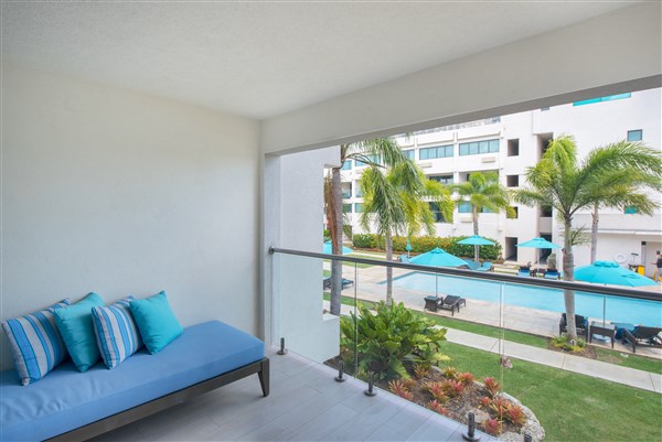 The Sands Barbados pohled na bazén z balkonu | The Sands Barbados