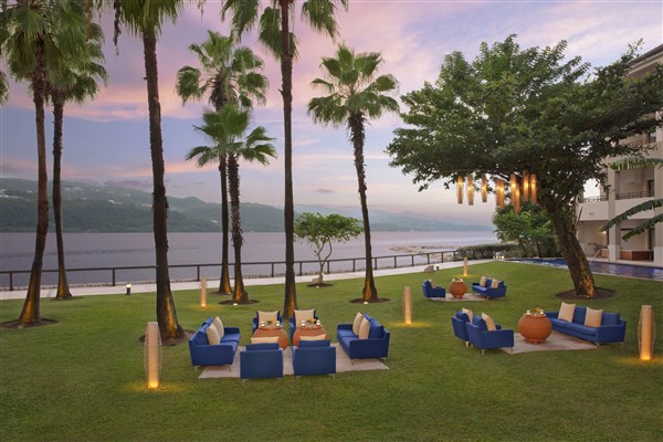 Secrets Wild Orchid Montego Bay zahrada s posezením | Secrets Wild Orchid Montego Bay