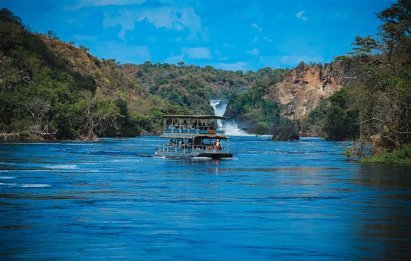 NÁRODNÍ PARKY UGANDY plavba k vodopádu Murchison | NÁRODNÍ PARKY UGANDY