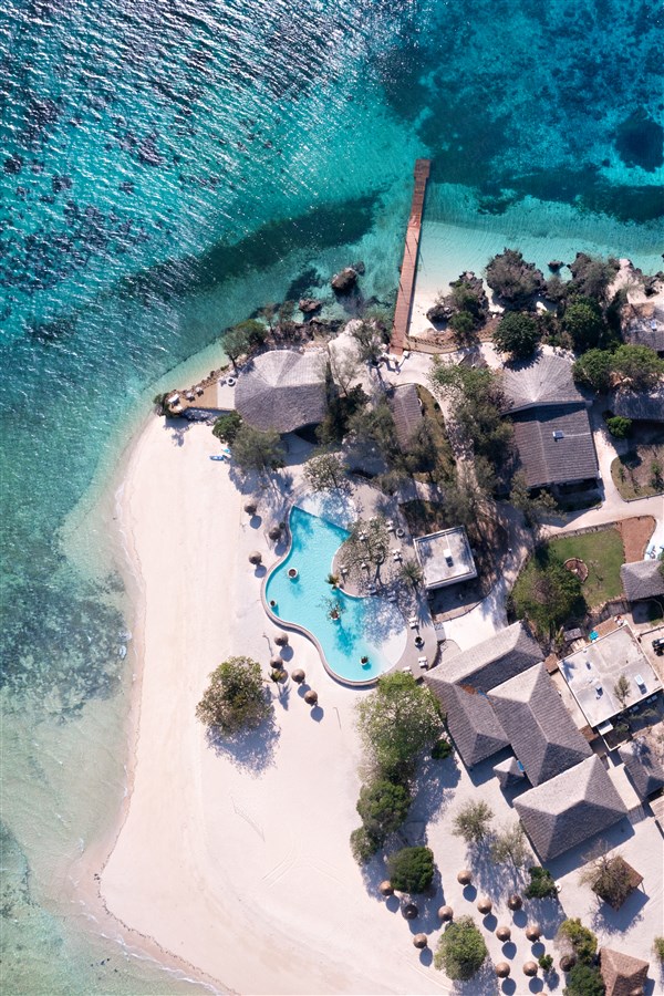 pohled na bazén, pláž a moře | Bawe Island