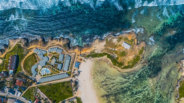 Pohled na resort shora. | AHG Lion Beach Resort & Spa