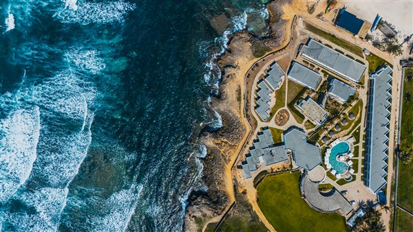 Pohled na resort shora. | AHG Lion Beach Resort & Spa