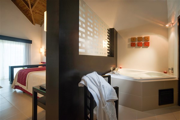 Punta Cana Princess pokoj deluxe suite s Jacuzzi | Punta Cana Princess All Suites Resort & Spa