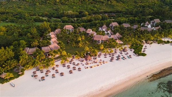Dinarobin Golf & Spa celkový pohled na pláž | Dinarobin Beachcomber Golf Resort & Spa