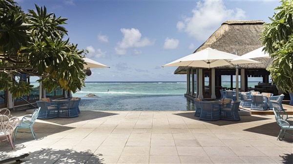 C Mauritius bazén s restaurací | C Mauritius Resort