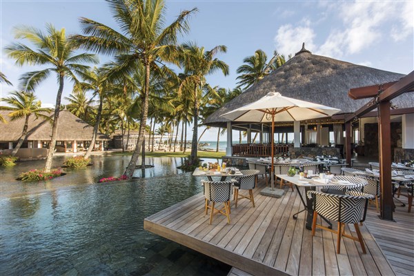 Constance Belle Mare restaurace s bazénem | Constance Belle Mare Plage Resort
