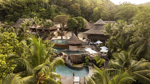 Constance Lemuria zahrada s bazény | Constance Lemuria Resort
