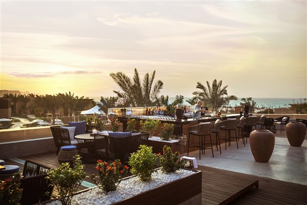 Saadiyat Rotana Resort & Villas bar na střeše | Saadiyat Rotana Resort & Villas