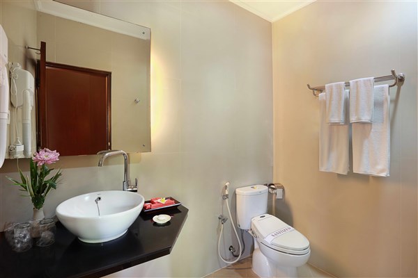 Koupelna | Respati Beach Hotel