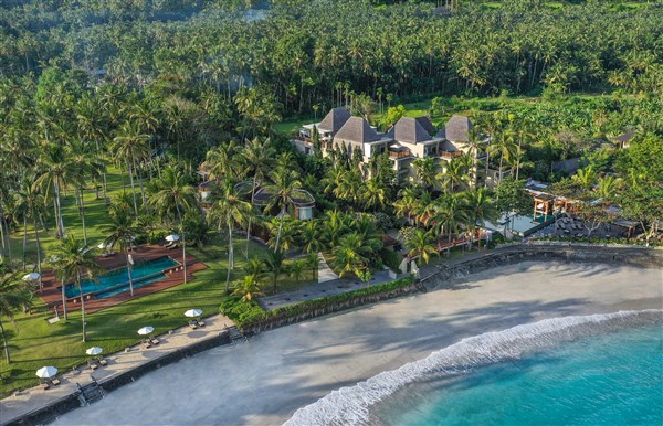 Letecký pohled na hotel a pláž | Candi Beach Resort & Spa